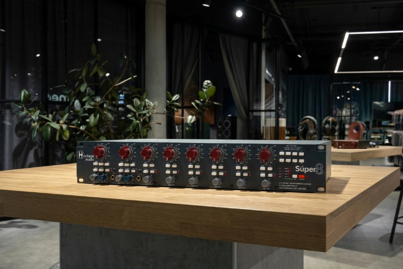 Класс А встречает цифровой мир: обзор предусилителя Heritage Audio Super 8 Black