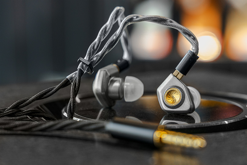 Один динамик, который переигрывает десяток «арматур»: история Faith Audio Labs E1000 Titanium